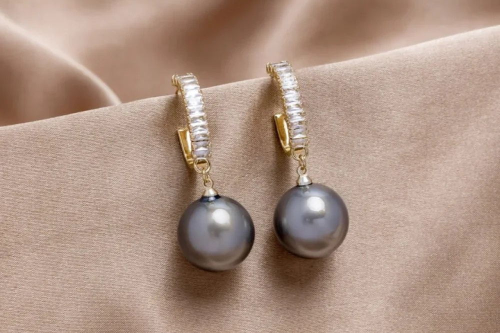 Elegant Earrings with Pearls and Zirconia