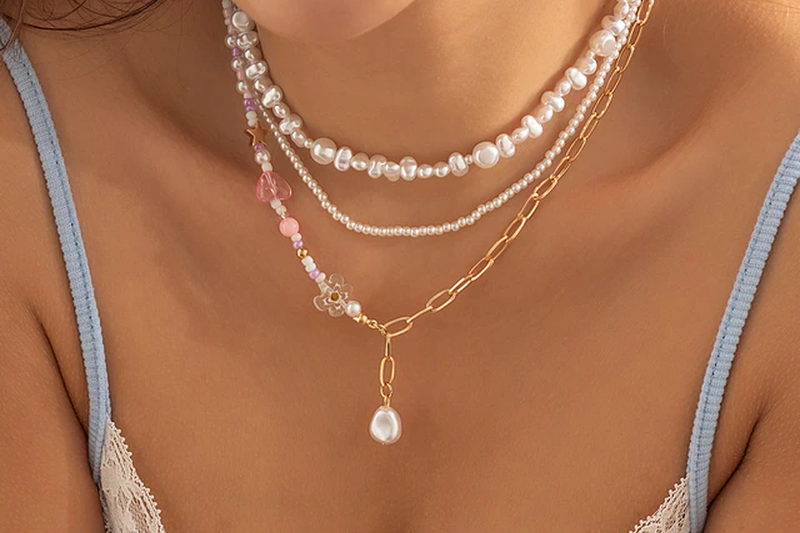 Vintage Pearl Necklace in Multi-Layer Design