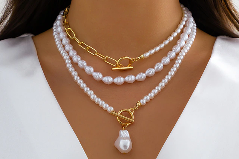 Vintage Pearl Necklace in Multi-Layer Design