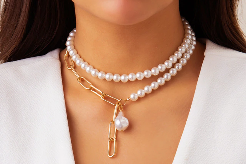 Vintage Pearl Necklace in Multi-Layer Design